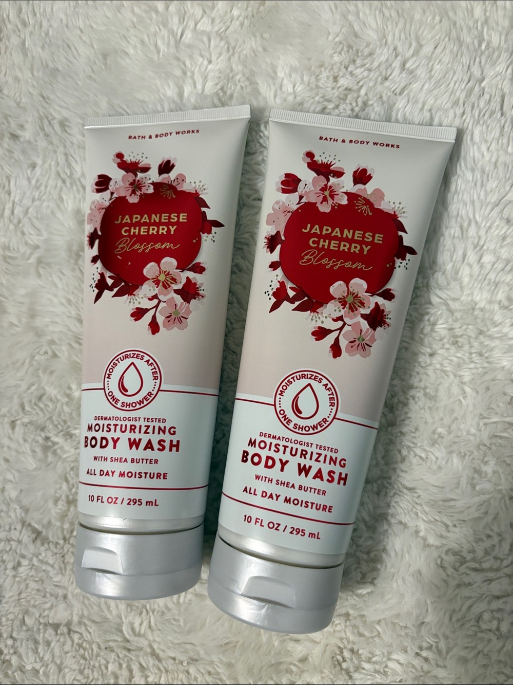 Nwt bundle of (2) 10 Oz bottles of Japanese Cherry Blossom 🌸 Body Wash from B&B